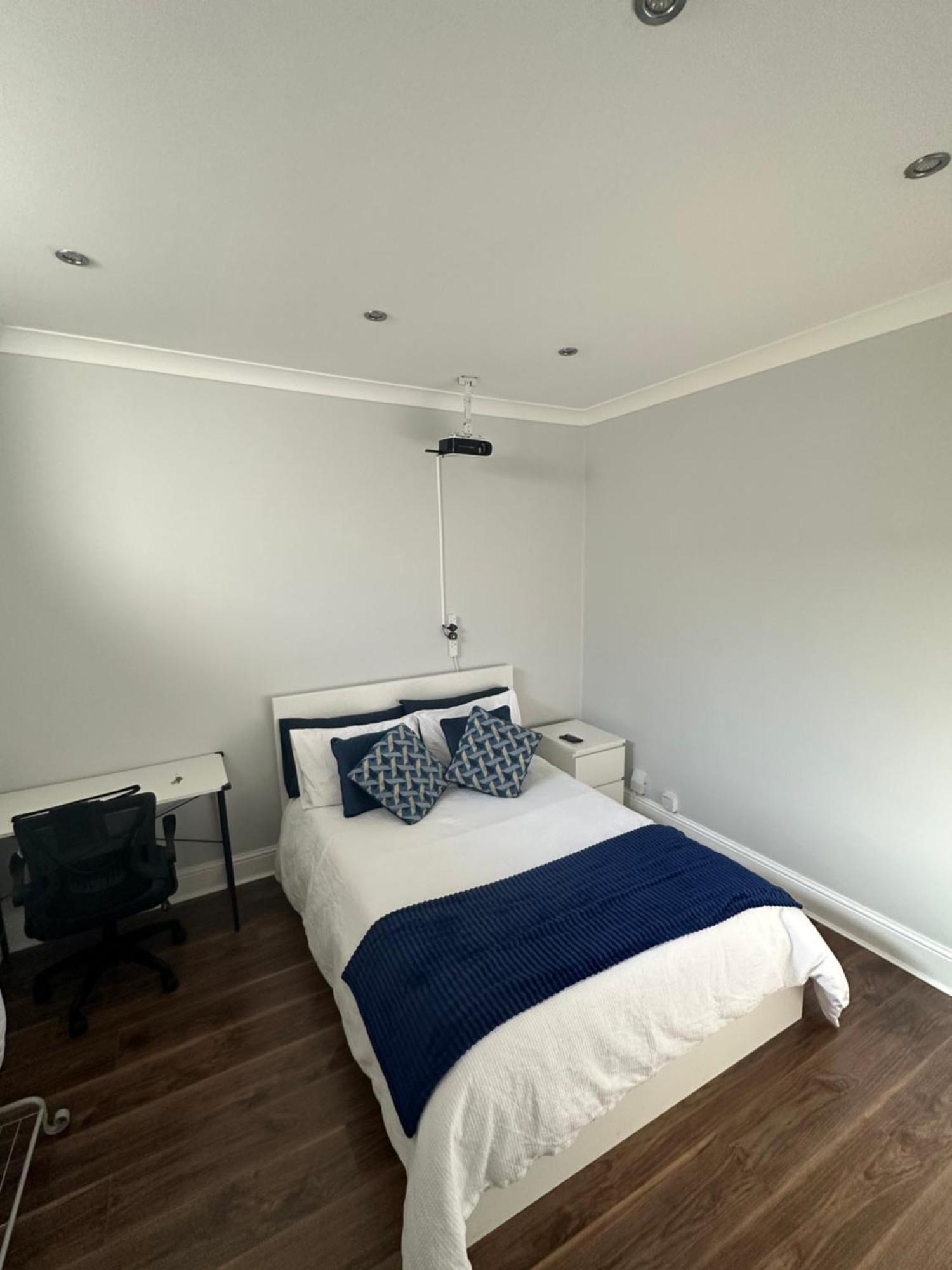 Liverpool Street Blue Bedroom 伦敦 外观 照片